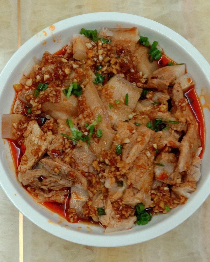 有时候，真的忍不住，搞一盘蒜泥白肉