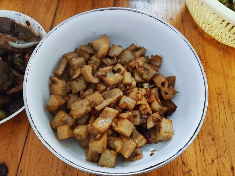 家常快手菜小炒藕丁真香