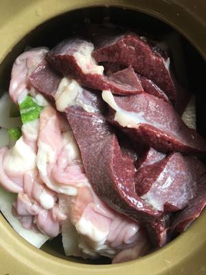 冬瓜薏米蜜枣猪横脷粉肠汤的做法 步骤8