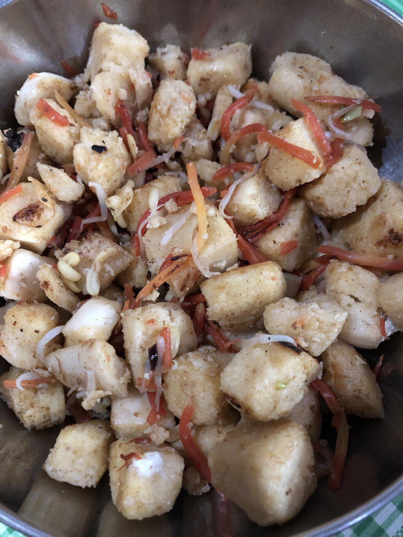 快手早餐～葱香孜然鸡蛋炒馍花