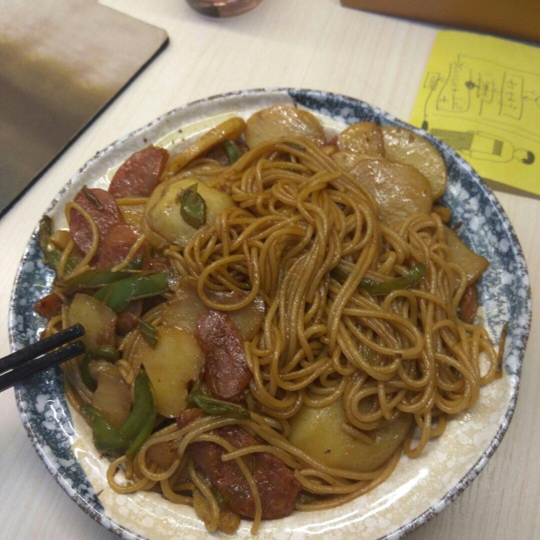腊肠炒米粉