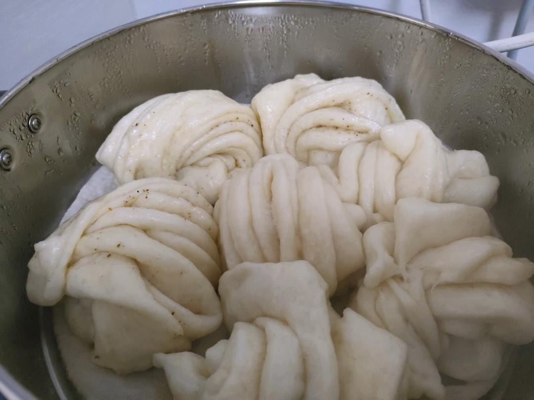 家常椒盐花卷(小视频)