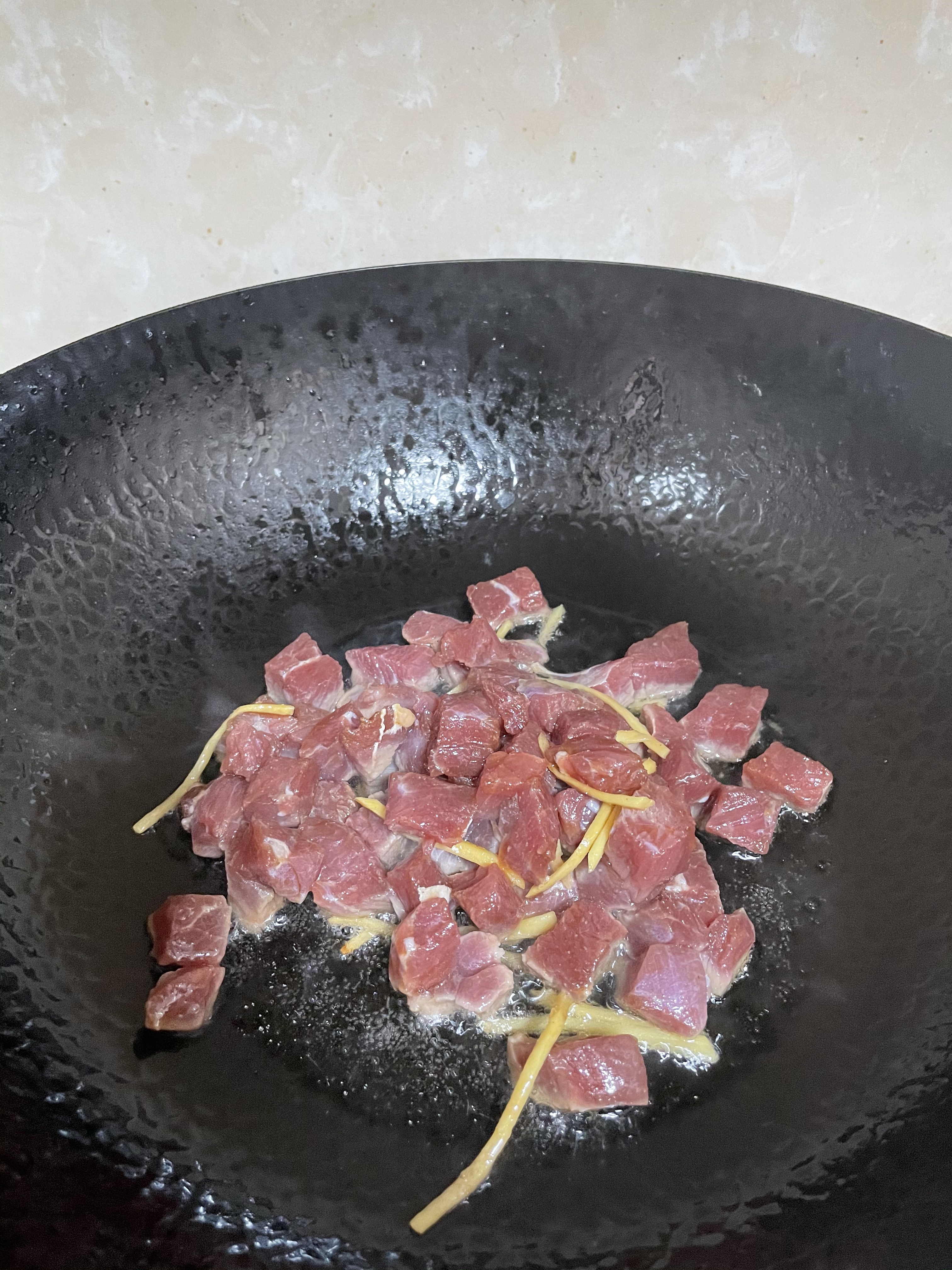 低脂低卡的彩椒牛肉粒的做法 步骤5