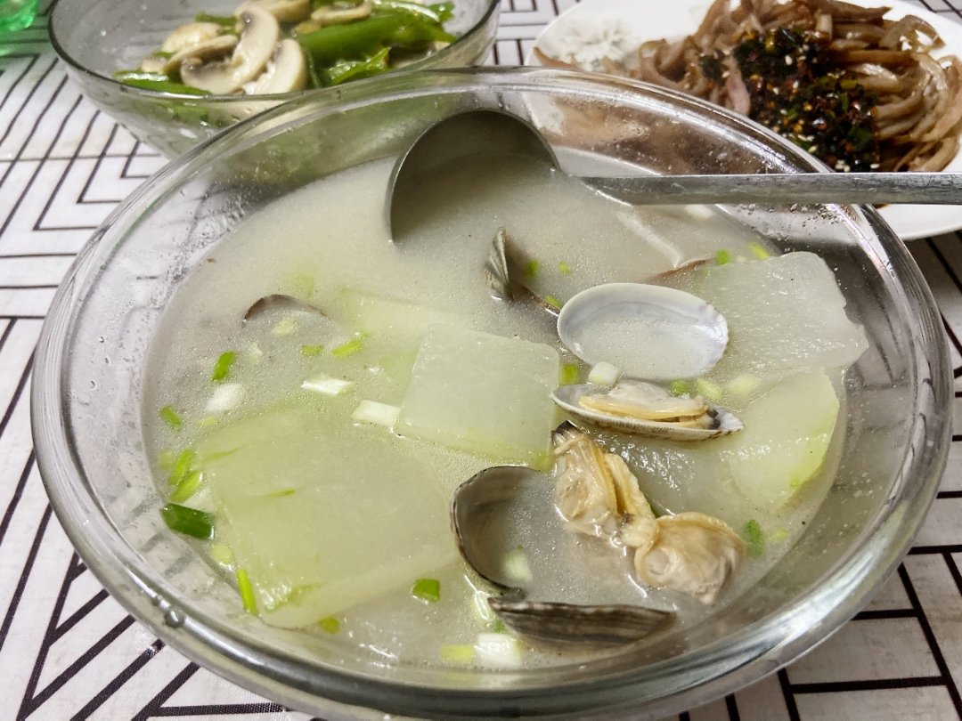 花蛤冬瓜汤（用猪油先炒花蛤提鲜味）