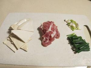香煎豆腐炒肉的做法 步骤2