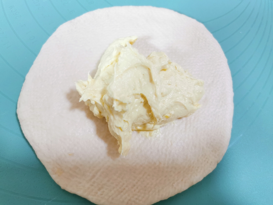 榴莲奶酪面包（改编自奈雪榴莲蜗牛壳）的做法 步骤3