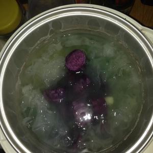 美容养颜的紫薯银耳百合汤（电饭锅版）的做法 步骤4