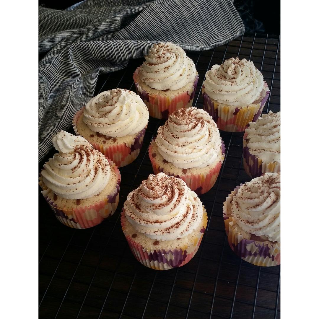 原味海绵纸杯蛋糕（非常适合裱花、盖糖皮的cupcake方子）