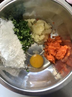 宝宝鸽子蛋蔬菜饼的做法 步骤1