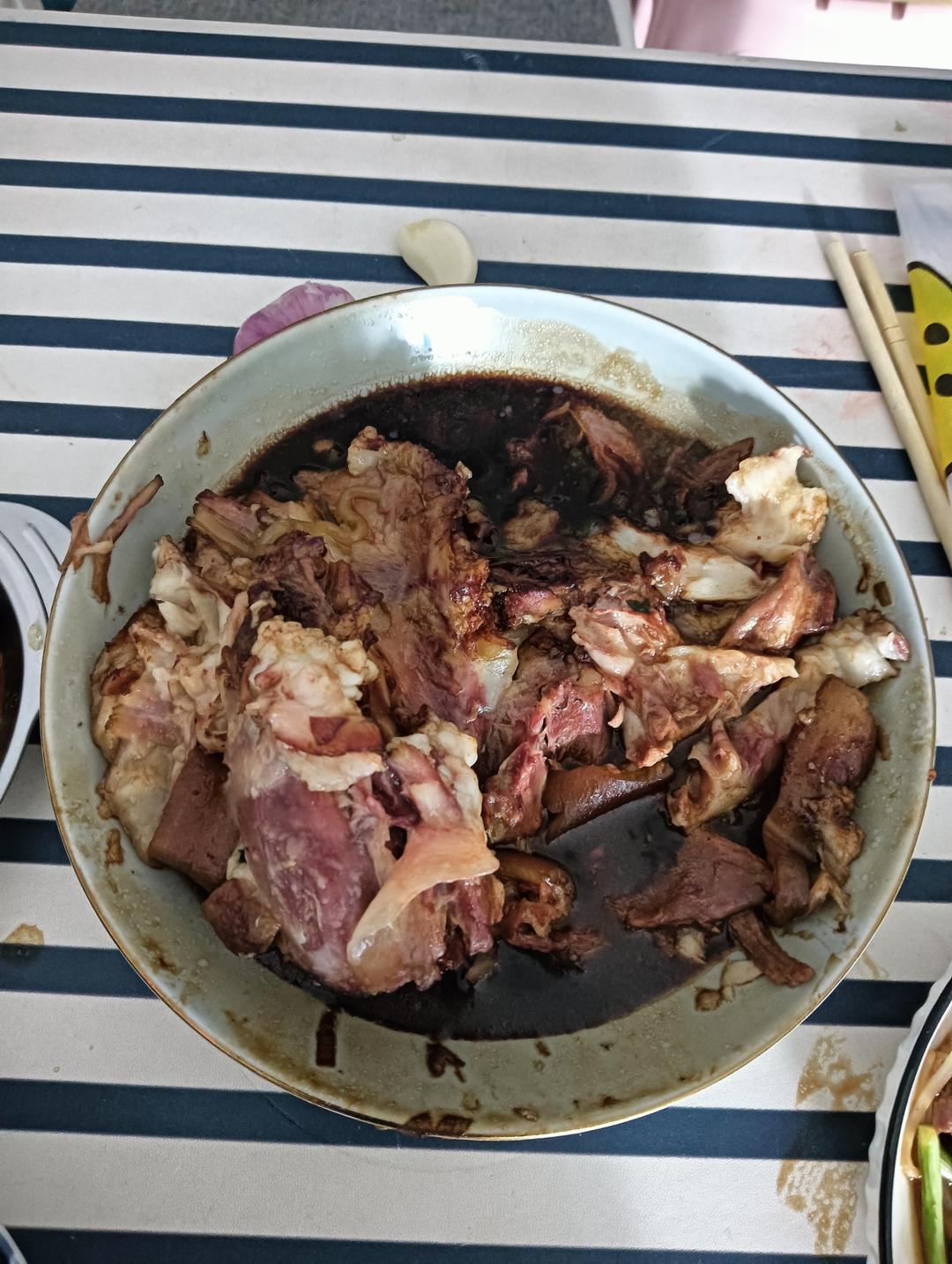 东北扒肘子