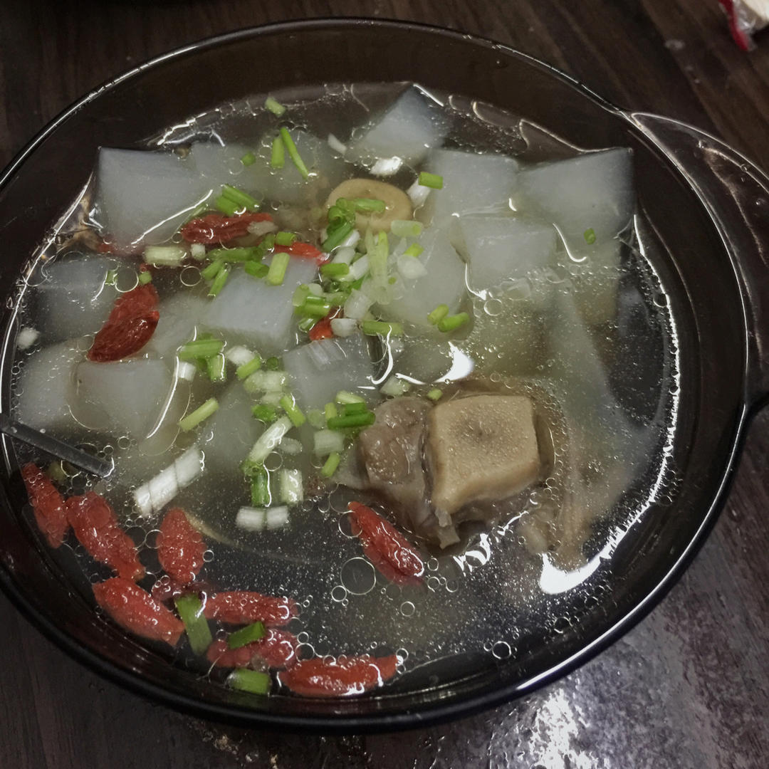 牛尾骨萝卜汤