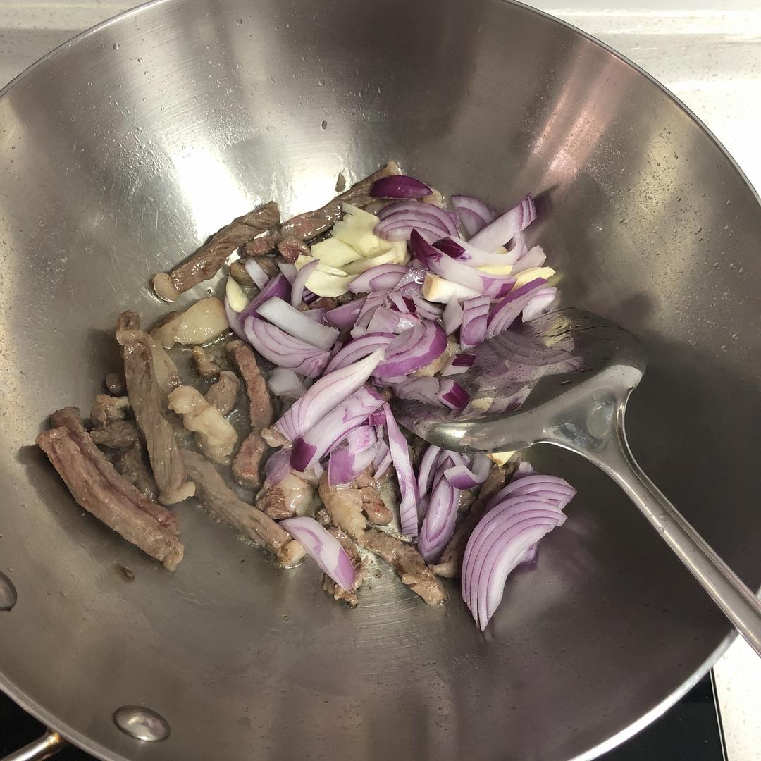 零难度辣白菜炒牛肉的做法 步骤3