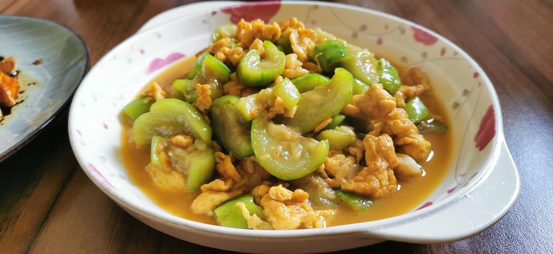 简单快手，五分钟搞定的丝瓜炒蛋