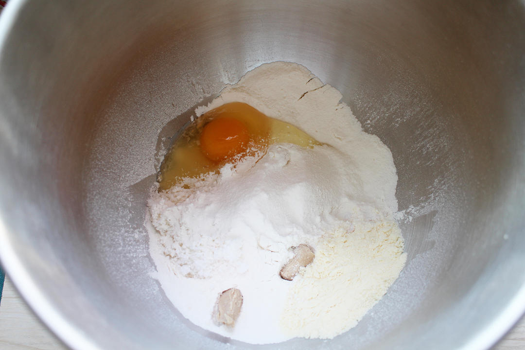 纯奶手撕吐司的做法 步骤1