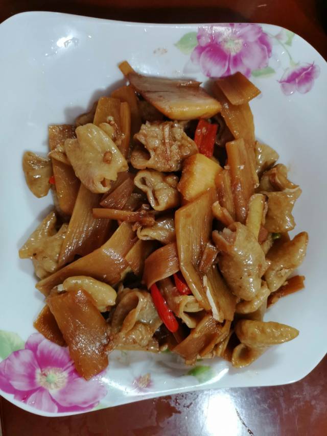 酸笋炒猪大肠~超级无敌好吃