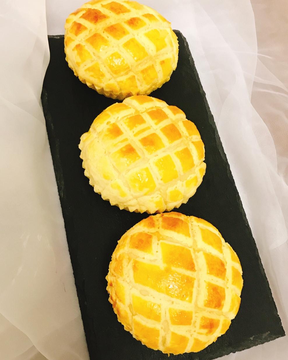 好吃到炸裂的港式菠萝包（附带制作酥皮的小视频）