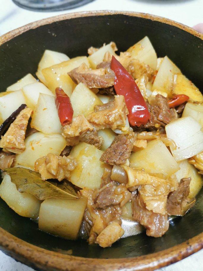 入口即化的广式萝卜牛腩煲