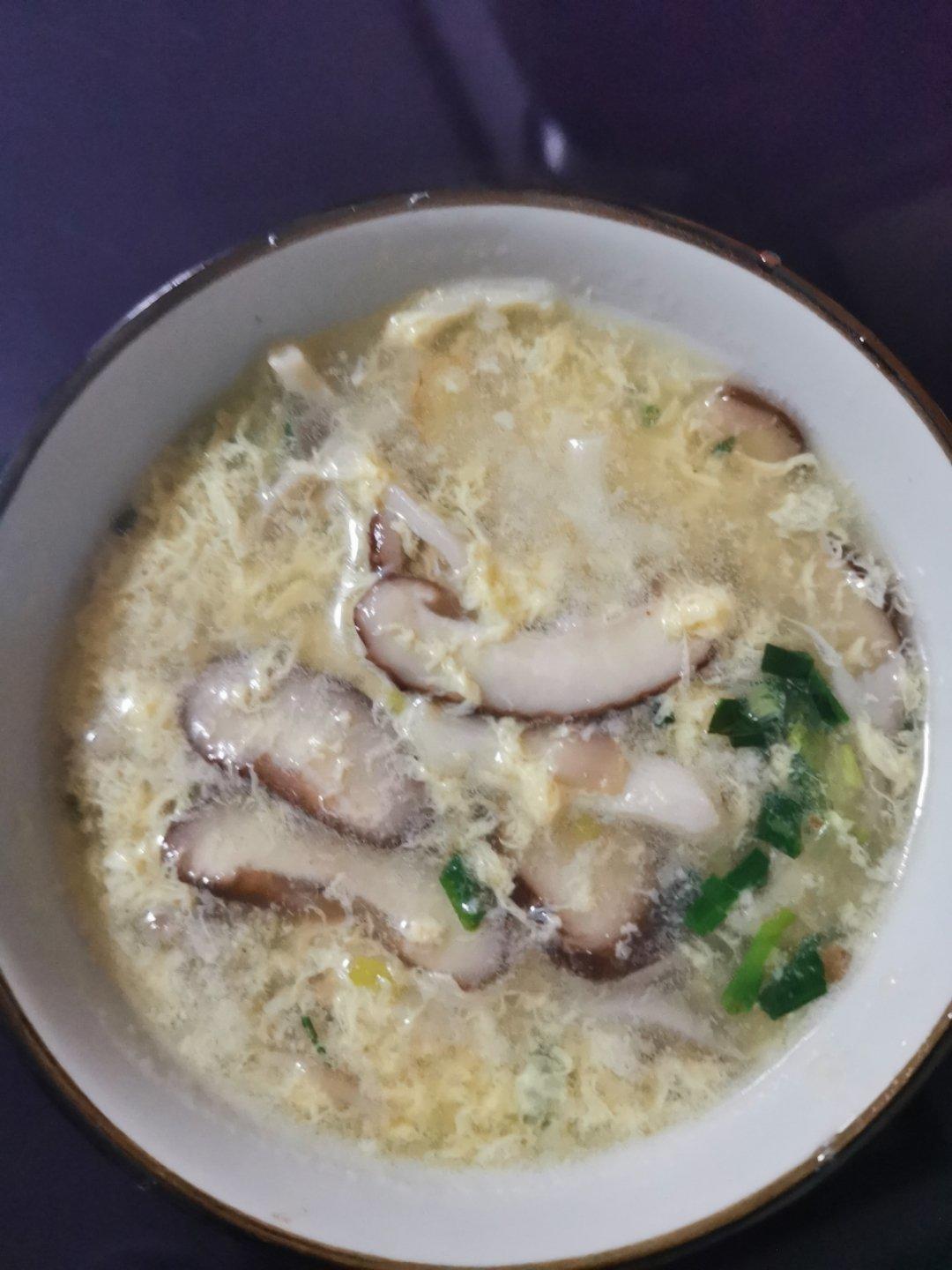 鲜掉眉毛的菌菇汤