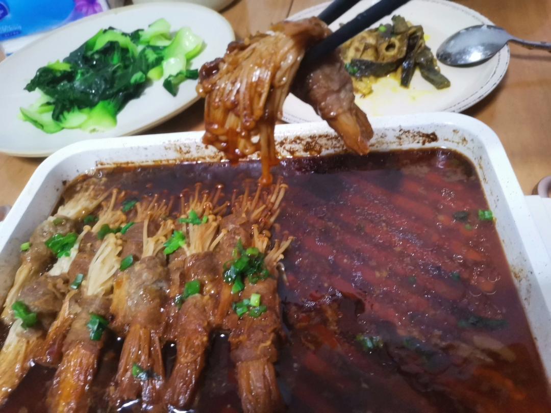 【金针菇肥牛卷】