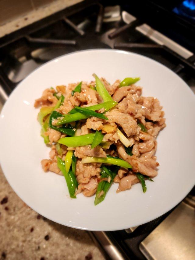 【姜葱火鸡肉片 】