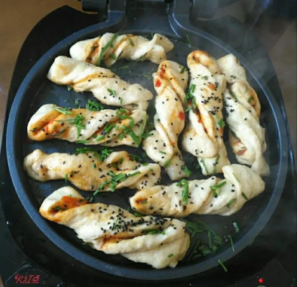 煎葱油花卷，煎剁椒花卷，煎豆瓣酱花卷的做法