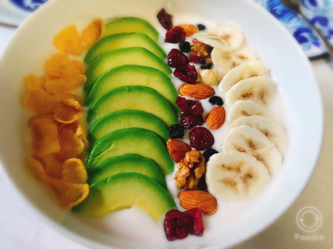 薯片牛油果大虾沙拉