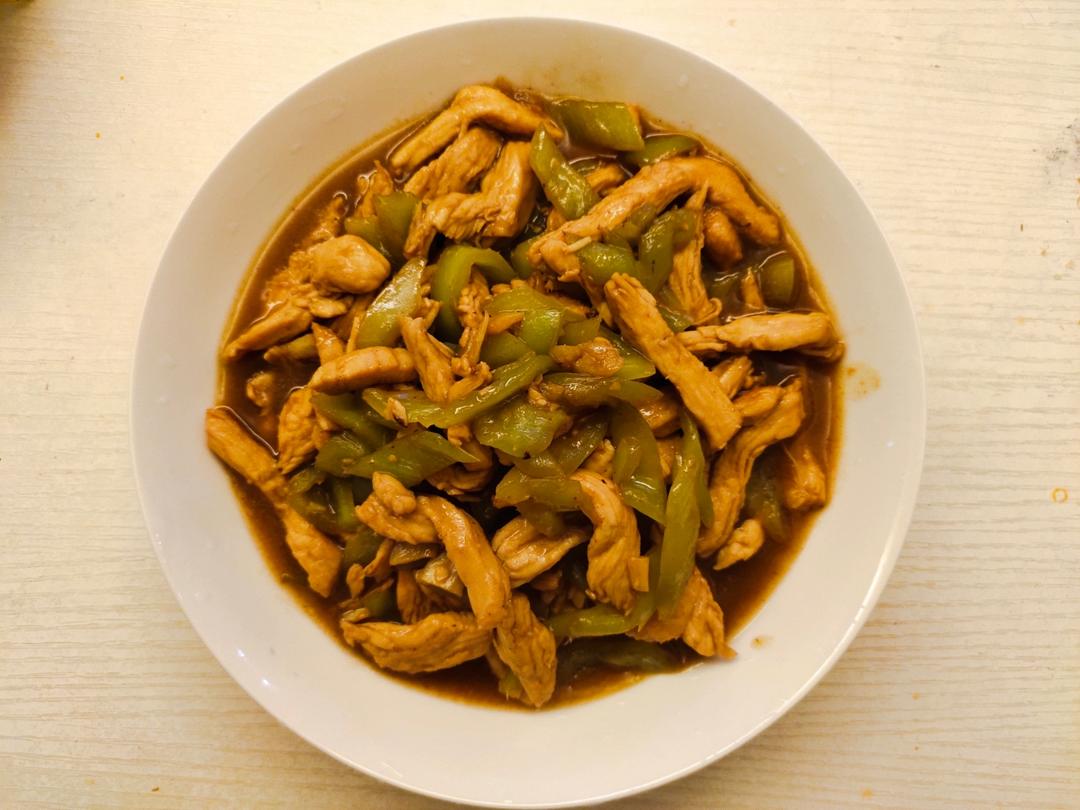 青椒肉丝，这样炒太好吃了。