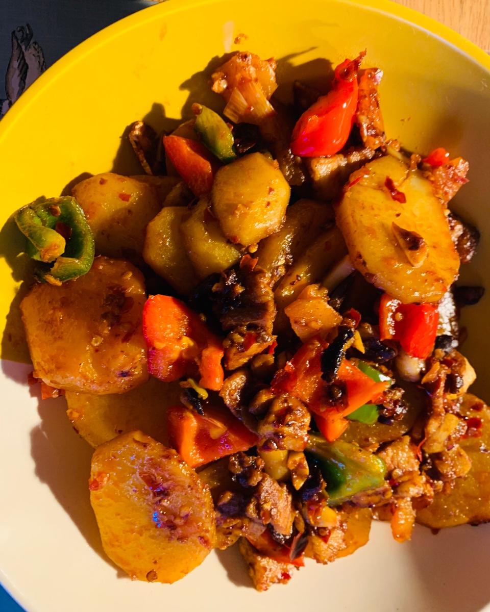 五花肉干煸土豆片