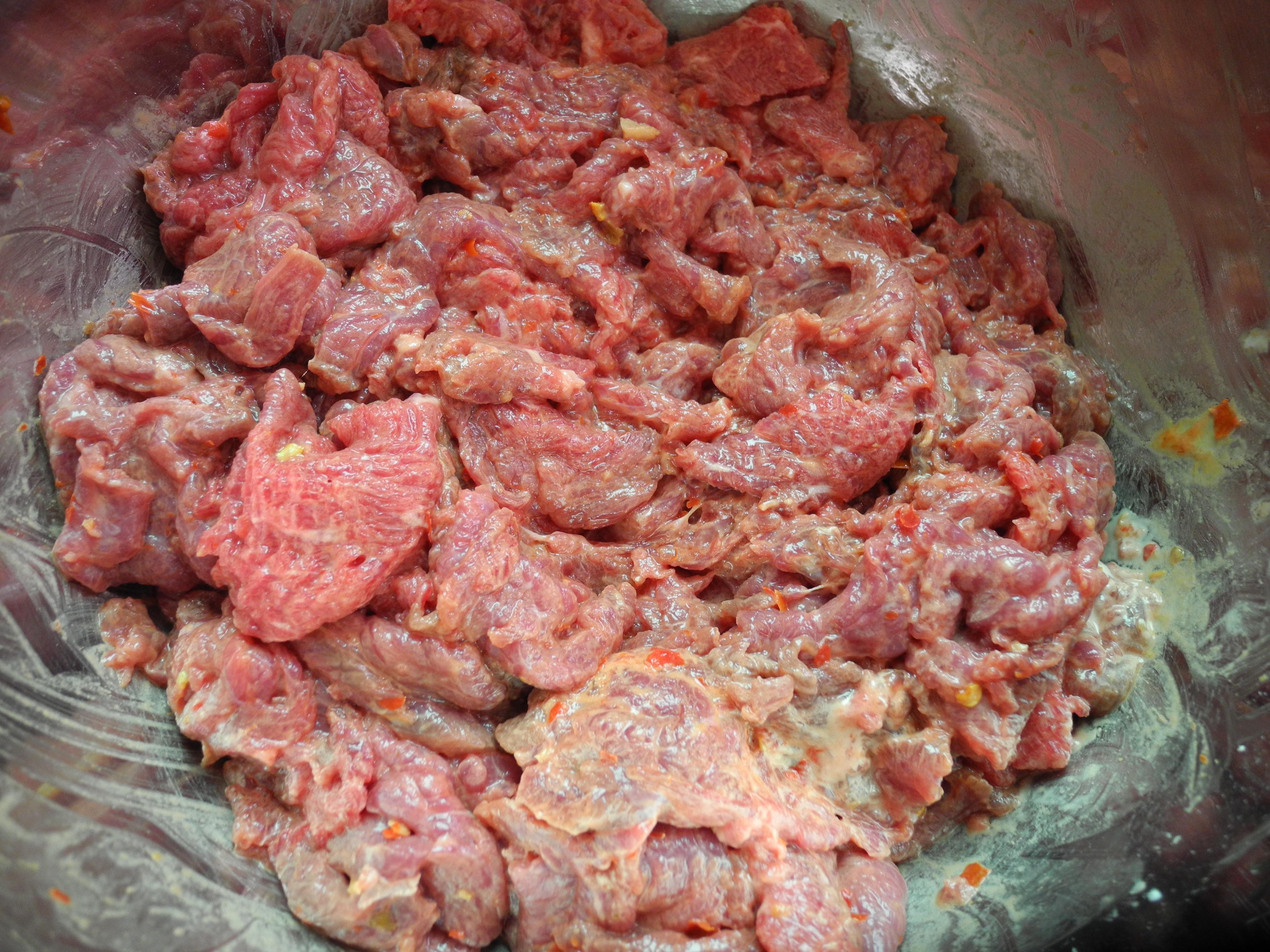 【老爸夏厨房】川味水煮牛肉的做法 步骤2