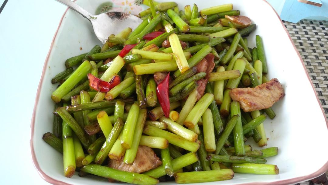 家常菜蒜薹炒肉（蒜苔炒肉）