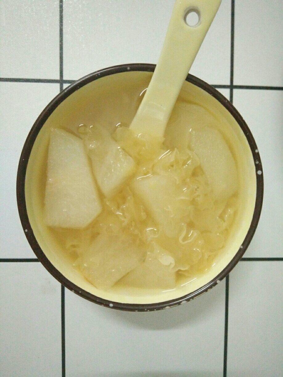 冰糖银耳雪梨汤