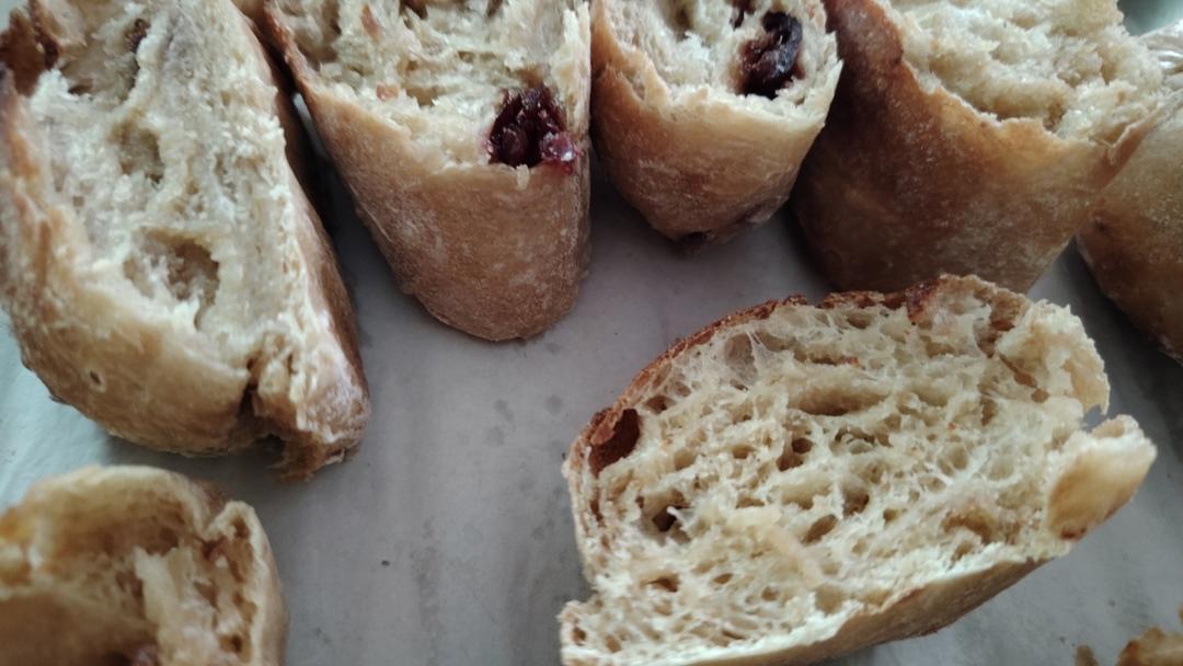 全麦蔓越莓软式欧包（免揉）