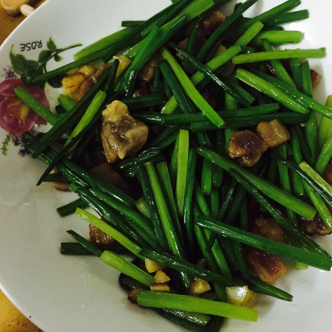 腊肉炒蒜薹