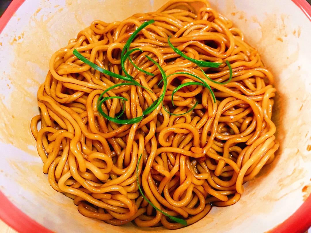 10分钟搞定的一碗葱油拌面