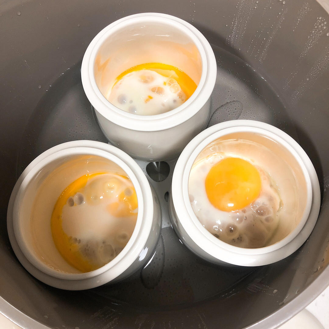 南昌鸡蛋肉饼瓦罐汤！是鸡蛋死死压着肉饼卧在罐底的那种！（电炖盅版）