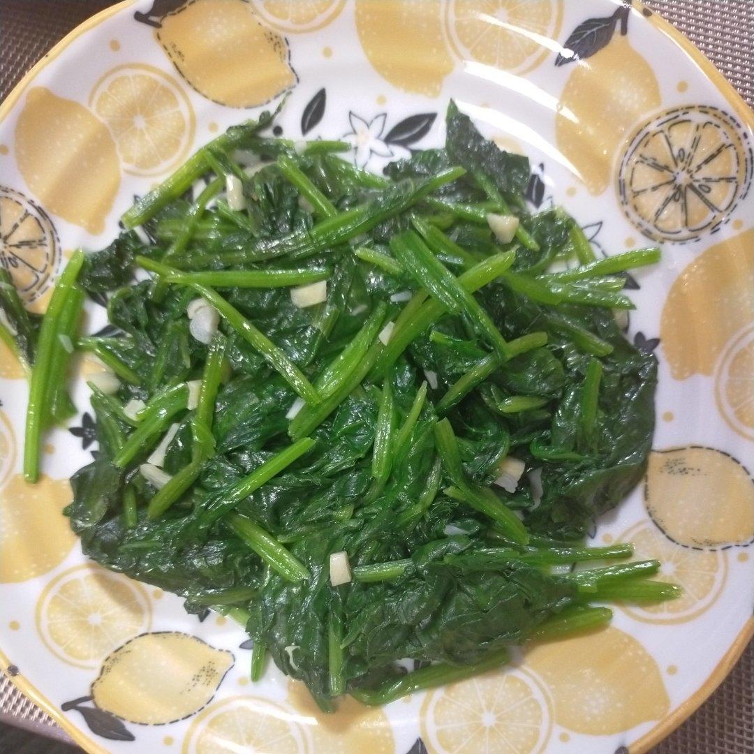 不涩口又嫩的清炒菠菜