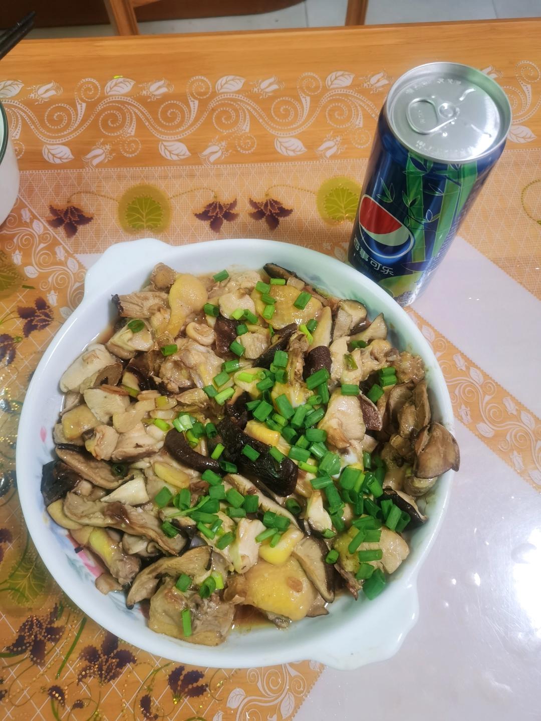 厨师长教你：“香菇蒸滑鸡”的家常做法，鲜香嫩滑，营养美味