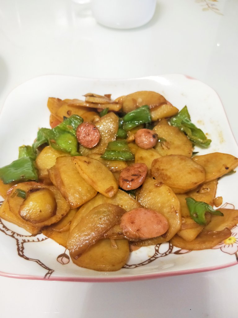 经典下饭神器———青椒火腿炒土豆片