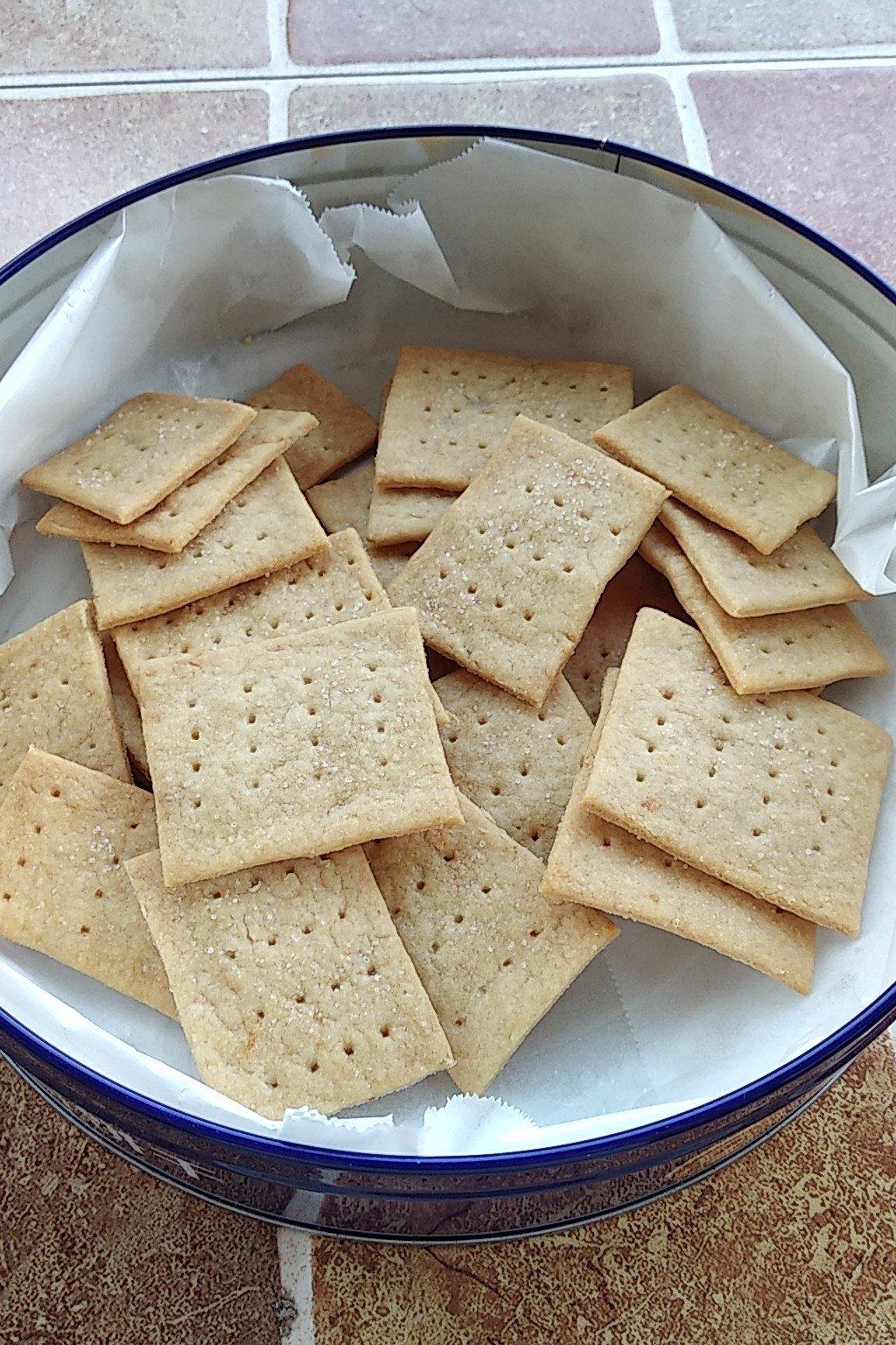 胖梨家的纠纠做的无鸡蛋无黄油的咸味土豆饼干