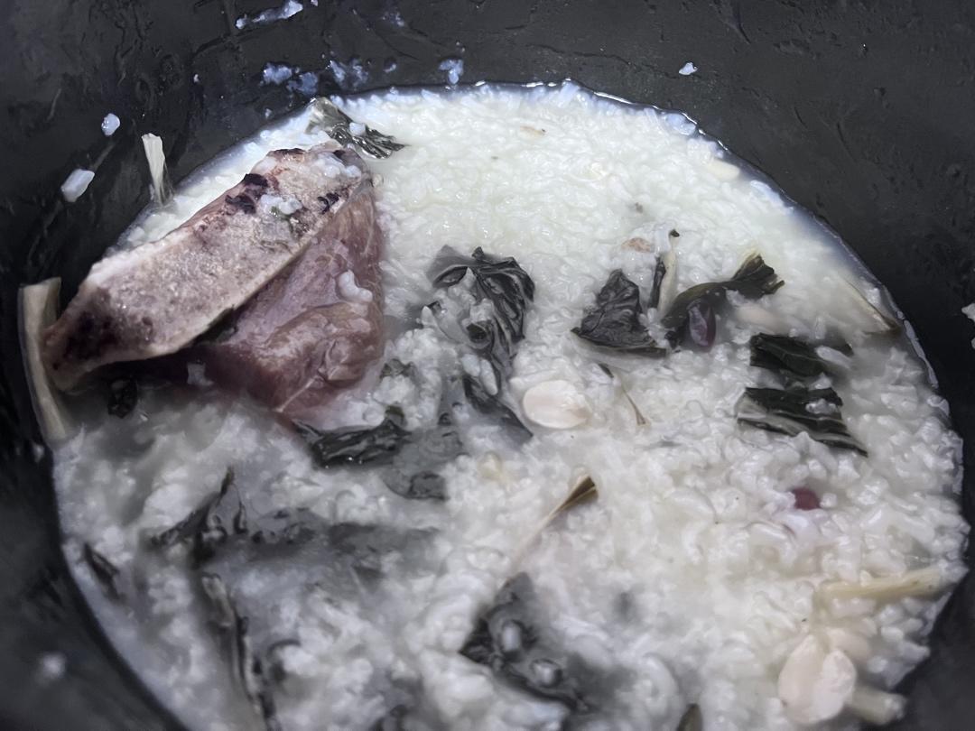 广东粥（菜干咸骨粥）自制咸骨