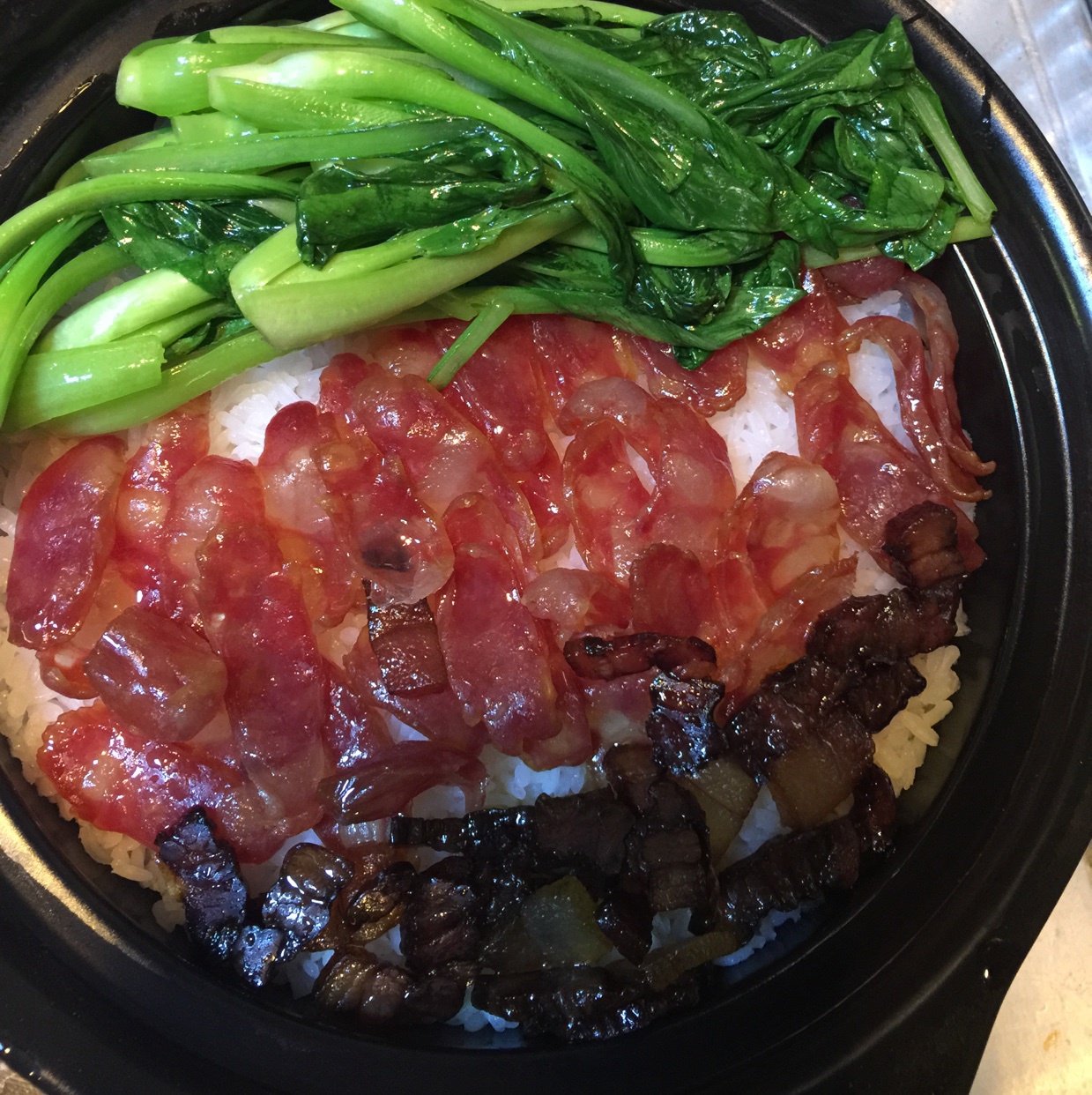 广式腊味煲仔饭