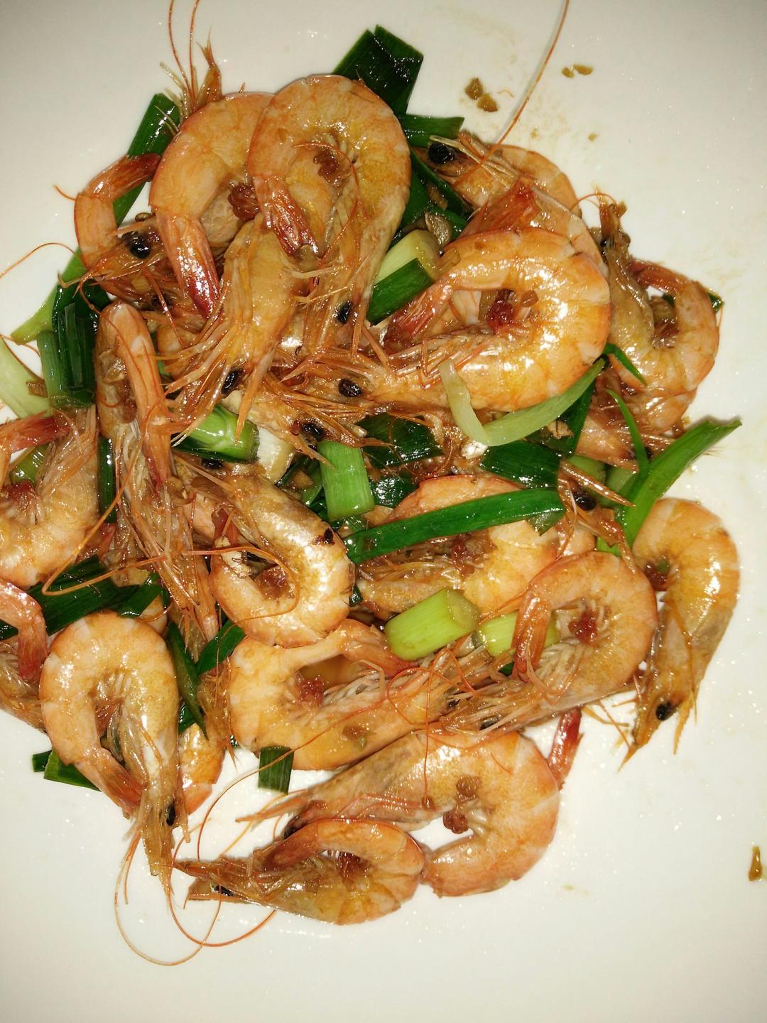 虾炒蒜段的做法