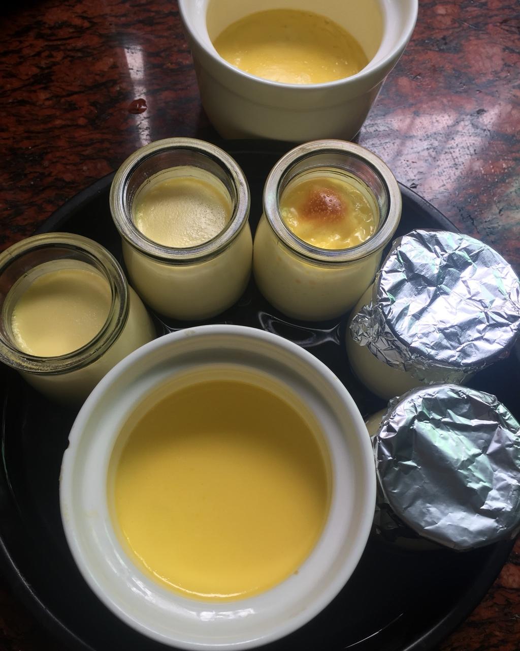 Crèmebrulée。法式烤布雷。焦糖布丁。