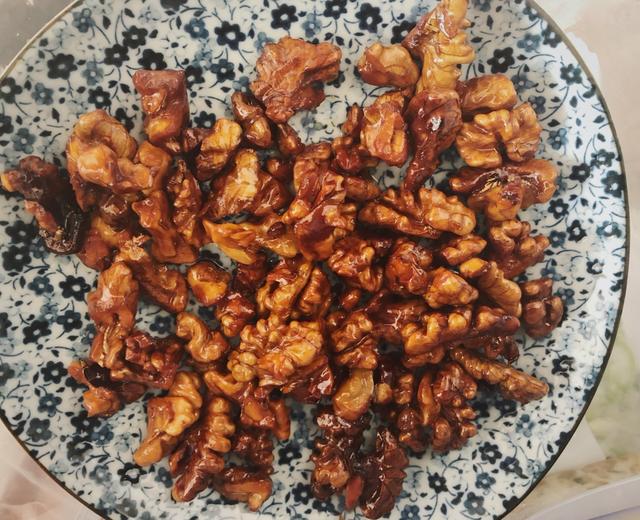 绝脆的琥珀核桃仁的做法