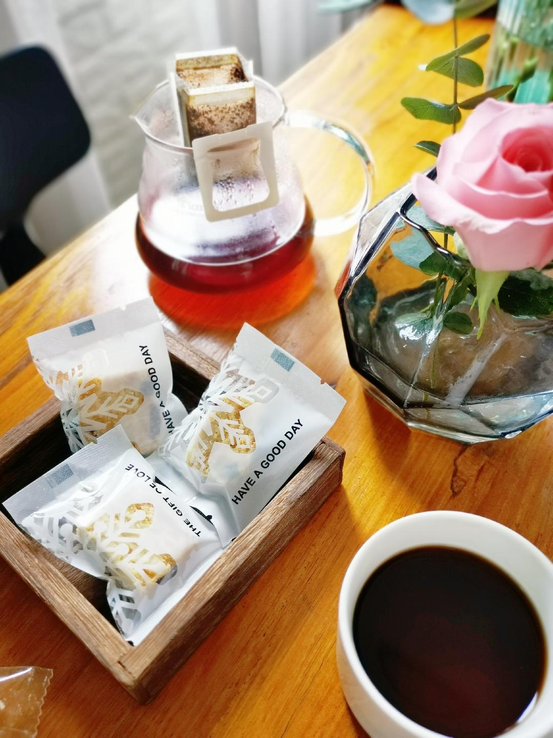 咸蛋黄肉松雪花酥