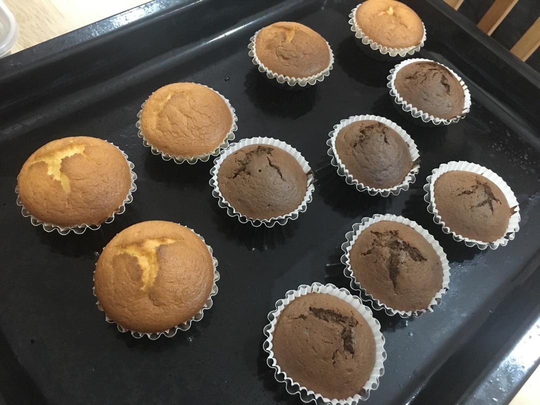 材料超简单的鸡蛋牛奶纸杯蛋糕