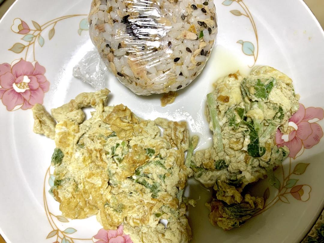 春天野菜香菜谱，七头一脑之一：香椿头炒鸡蛋