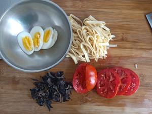 从番茄汤开始自制的番茄米线的做法 步骤3