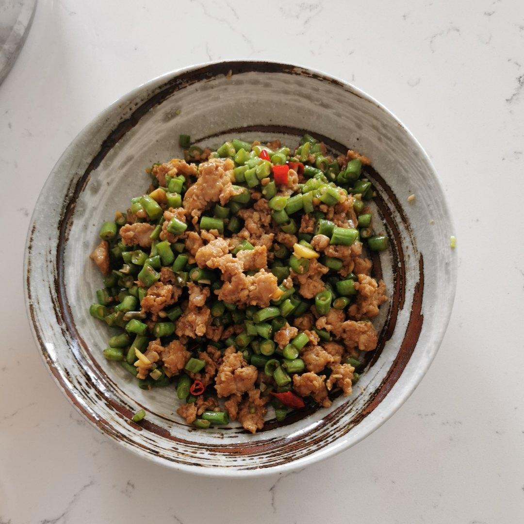 肉末豆角拌饭