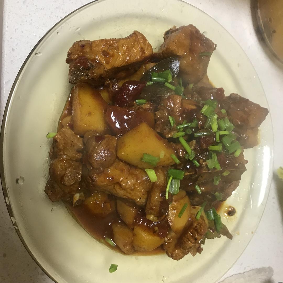 超级下饭的土豆烧排骨